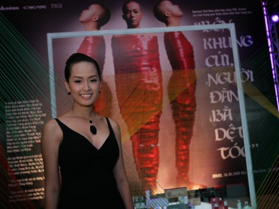 Ngắm lại hình ảnh “Bên khung cửi, người đàn bà dệt tóc” - 1 Ngắm lại hình ảnh “Bên khung cửi, người đàn bà dệt tóc” - 1