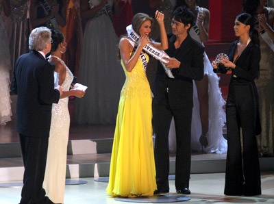 Người đàn ông may mắn ở bên người đẹp Venezuela là ai? - 1 Người đàn ông may mắn ở bên người đẹp Venezuela là ai? - 1