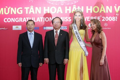 Tân Hoa hậu Hoàn vũ: “Tôi quá hạnh phúc và bất ngờ” - 4 Tân Hoa hậu Hoàn vũ: “Tôi quá hạnh phúc và bất ngờ” - 4