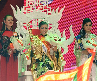 Khoảnh khắc khó quên trong đêm đăng quang - 11