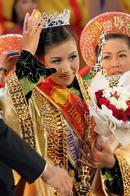 Khoảnh khắc khó quên trong đêm đăng quang - 8