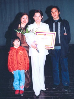 Những hình ảnh “độc” của Tùng Dương - 11 Những hình ảnh “độc” của Tùng Dương - 11