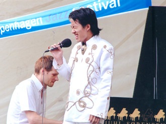 Những hình ảnh “độc” của Tùng Dương - 13 Những hình ảnh “độc” của Tùng Dương - 13