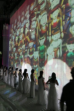 “Sính” giày cao gót, người đẹp… “gặp nạn”! - 8 “Sính” giày cao gót, người đẹp… “gặp nạn”! - 8