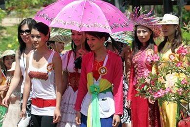 “Du hí” cùng người đẹp - 7