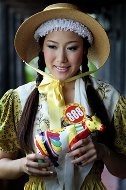 “Du hí” cùng người đẹp - 9