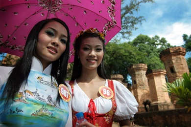 “Du hí” cùng người đẹp - 1