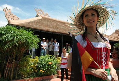 “Du hí” cùng người đẹp - 2