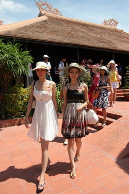 “Du hí” cùng người đẹp - 5