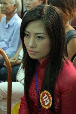 Người đẹp hát “dở”, các cụ vẫn khen hay! - 11