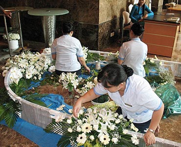 Phòng đính hôn Quang Dũng - Jennifer Phạm ngập hoa - 1 Phòng đính hôn Quang Dũng - Jennifer Phạm ngập hoa - 1