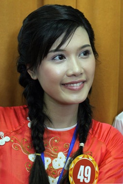 Người đẹp hát “dở”, các cụ vẫn khen hay! - 8