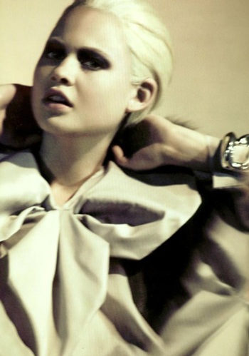 Behati Prinsloo: Lạ mắt với tóc bạch kim - 10 Behati Prinsloo: Lạ mắt với tóc bạch kim - 10