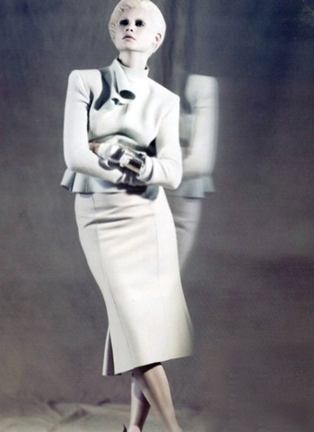 Behati Prinsloo: Lạ mắt với tóc bạch kim - 6 Behati Prinsloo: Lạ mắt với tóc bạch kim - 6