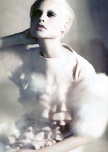 Behati Prinsloo: Lạ mắt với tóc bạch kim - 7 Behati Prinsloo: Lạ mắt với tóc bạch kim - 7