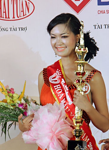 Trần Thị Thùy Dung đăng quang Hoa hậu Việt Nam 2008 - 3 Trần Thị Thùy Dung đăng quang Hoa hậu Việt Nam 2008 - 3
