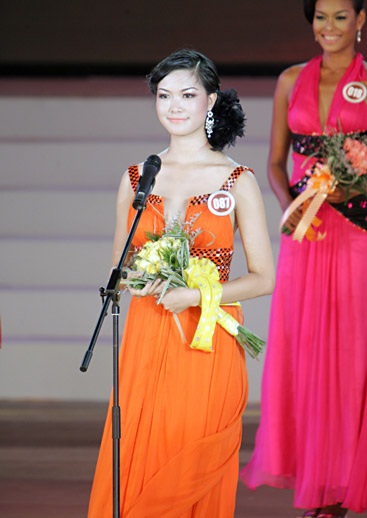 Hoa hậu Trần Thị Thùy Dung chưa tốt nghiệp PTTH? - 1 Hoa hậu Trần Thị Thùy Dung chưa tốt nghiệp PTTH? - 1