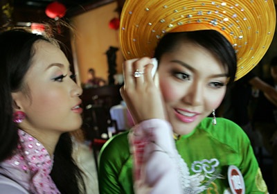 Một thí sinh của Hoa hậu Việt Nam bị ngất xỉu - 1