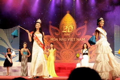 Đêm tôn vinh thưa vắng... - 10