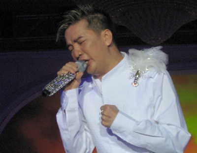 Mr Đàm lịch lãm trong “Dạ tiệc trắng” - 7 Mr Đàm lịch lãm trong “Dạ tiệc trắng” - 7