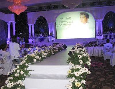 Mr Đàm lịch lãm trong “Dạ tiệc trắng” - 1 Mr Đàm lịch lãm trong “Dạ tiệc trắng” - 1