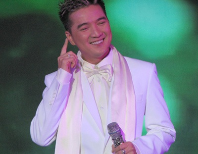 Mr Đàm lịch lãm trong “Dạ tiệc trắng” - 4 Mr Đàm lịch lãm trong “Dạ tiệc trắng” - 4