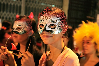 Chùm ảnh: Xa lạ những gương mặt đêm rằm - 15