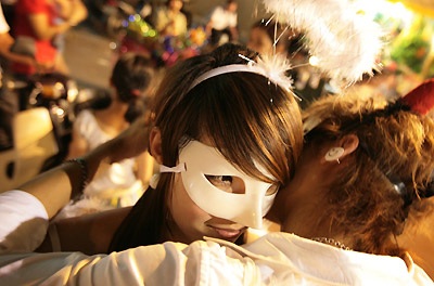 Chùm ảnh: Xa lạ những gương mặt đêm rằm - 17