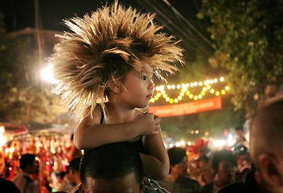 Chùm ảnh: Xa lạ những gương mặt đêm rằm - 4