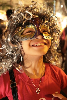 Chùm ảnh: Xa lạ những gương mặt đêm rằm - 8