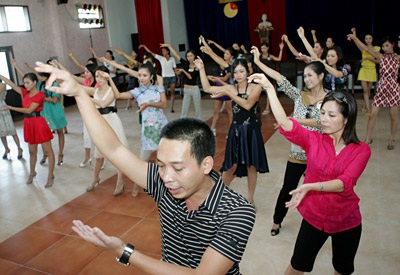 Các người đẹp bước vào vòng đua “nước rút” - 4