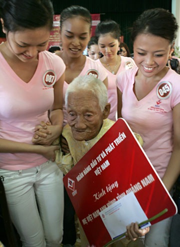 Ngày khó quên của các người đẹp - 15 Ngày khó quên của các người đẹp - 15