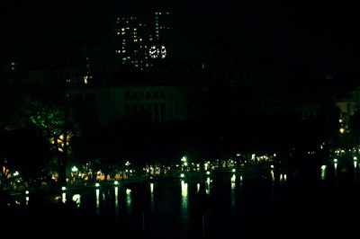 Giới trẻ Hà thành lần đầu tiên “không đèn” - 1