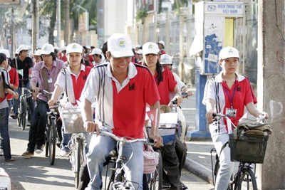 Đông đảo bạn trẻ diễu hành quảng bá “Giờ trái đất” tại TPHCM - 9 Đông đảo bạn trẻ diễu hành quảng bá “Giờ trái đất” tại TPHCM - 9
