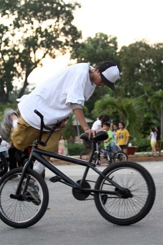 Teen Sài thành mạo hiểm với BMX - 5 Teen Sài thành mạo hiểm với BMX - 5