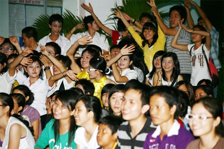 Cuồng nhiệt đêm hát cùng sinh viên Ngoại Thương 2009 - 12 Cuồng nhiệt đêm hát cùng sinh viên Ngoại Thương 2009 - 12