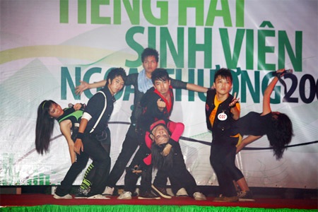 Cuồng nhiệt đêm hát cùng sinh viên Ngoại Thương 2009 - 7 Cuồng nhiệt đêm hát cùng sinh viên Ngoại Thương 2009 - 7