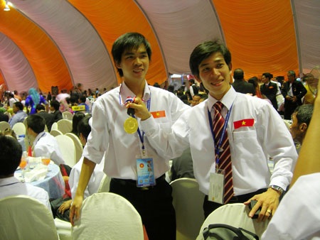 Kỳ tích đến từ tấm gương tự học - 2