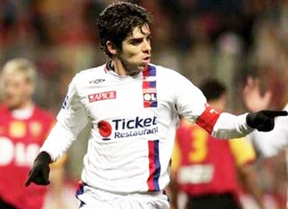 “Nuốt chửng” Lens, Lyon tiếp tục chiếm ngôi đầu - 1