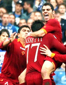 Inter sánh bước cùng Roma? - 1