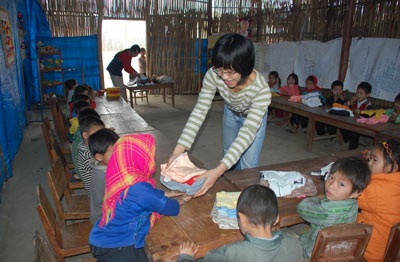 Nhóm “Cùng hành động” trao quà tại Hà Giang - 1 Nhóm “Cùng hành động” trao quà tại Hà Giang - 1