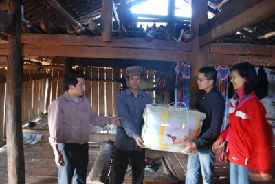 Nhóm “Cùng hành động” trao quà tại Hà Giang - 7 Nhóm “Cùng hành động” trao quà tại Hà Giang - 7