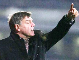 “Big Sam” muốn có Robbie Fowler! - 1