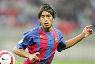 Họ đã chơi cho cả... Arsenal và Barca! - 4