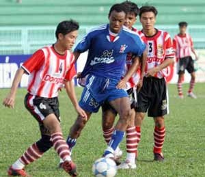 GĐT. LA bị cầm chân trên sân nhà - 1