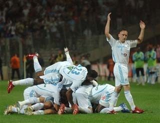 Lyon cùng Marseille tách tốp - 2