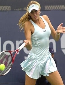 Federer, Henin vững bước vào vòng 3 - 3