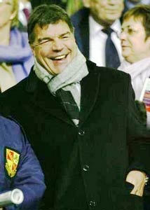 Căng thẳng White Hart Lane! - 4