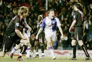 Bellamy khuất phục “mèo đen” - 1 Bellamy khuất phục “mèo đen” - 1