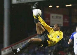 Cái chết giây cuối trận của Arsenal mệt mỏi - 2